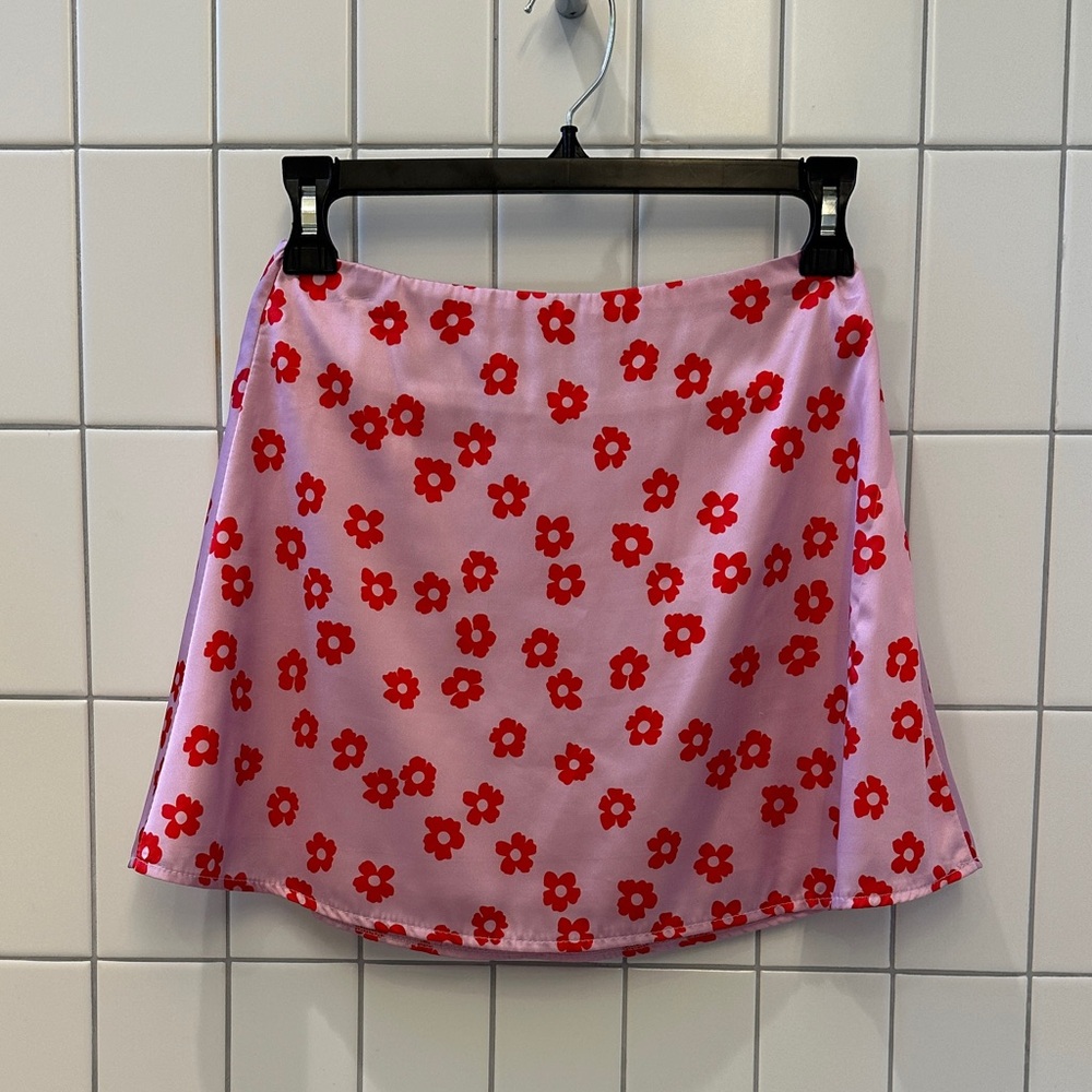 Princess Polly Floral circle Skirt with Red Flower Print, size 2